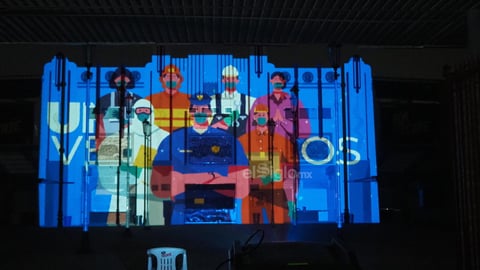 Carlos Chávez, Edgardo Urrutia y Shafee Etemad, tres empresarios especializados en animación, iluminación y sonido, unieron sus talentos para realizar proyecciones con mensajes motivacionales en edificios representativos de la ciudad de Torreón.