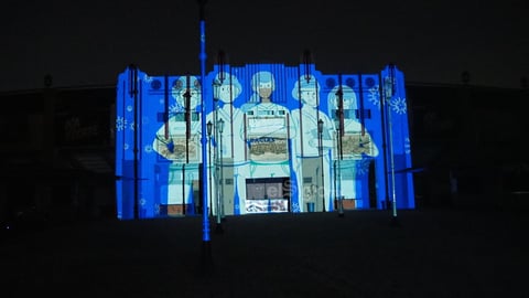 El pasado jueves acudieron al Territorio Santos Modelo (TSM), a la clínica de Especialidades número 71 del Instituto Mexicano del Seguro Social (IMSS) y a la presidencia municipal, y ayer, al Estadio Revolución del equipo de beisbol; luego a casas Mudéjar, entre otros edificios, aunque su intención una vez que les autoricen es hacer las proyecciones del lado de Durango, pues al final 'La Laguna es una misma'.