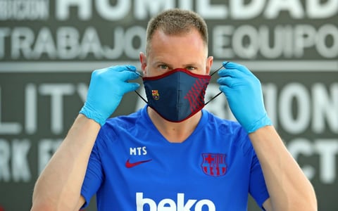 No serán los únicos ya que otros tienen planeados lanzarlas al mercado. Es el caso del Atlético de Madrid, quien pondrá a disposición de sus aficionados varios modelos, o de un Deportivo de La Coruña que las tiene en proceso de producción y las sacará por un precio entre los cinco y los siete euros.
