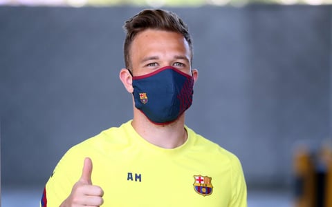 Así podrán hacerlo desde ya los aficionados del Barcelona después de que la entidad haya anunciado el lanzamiento de tres modelos diferentes de diseño exclusivo que ya pueden comprarse en la Barça Store de Paseo de Gracia, a través del e-commerce de la Barça Store del Camp Nou y próximamente en el resto en butiques oficiales de explotación directa por parte del club a medida que abran.