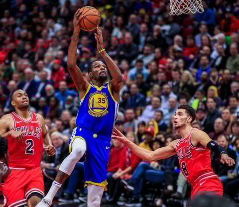 Kevin Durant, baja por toda la temporada por una lesión, 63.9.