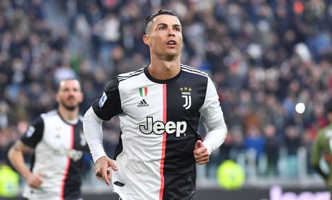 En segundo lugar aparece Cristiano Ronaldo, estrella de la Juventus, con 105 millones de dólares.