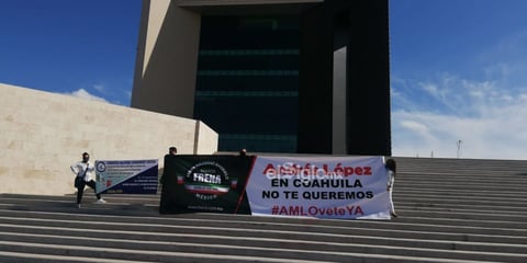Caravana vehicular exige la renuncia del presidente Andrés Manuel López Obrador