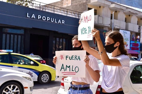 Caravana vehicular exige la renuncia del presidente Andrés Manuel López Obrador