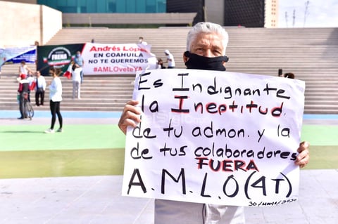 Caravana vehicular exige la renuncia del presidente Andrés Manuel López Obrador