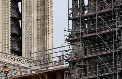 Los andamios servían para reparar las antiguas estructuras.