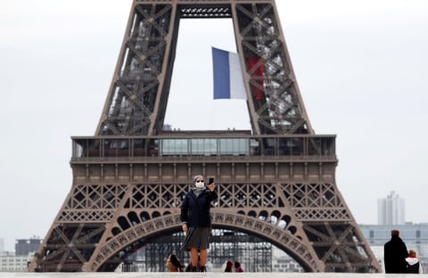 “Visitar París ahora es excepcional, pues claramente no tenemos muchos visitantes y no esperamos que este verano esté al mismo nivel que el previo”, dijo Corinne Menegaux, directora de la Oficina de Negocios y Turismo de París.