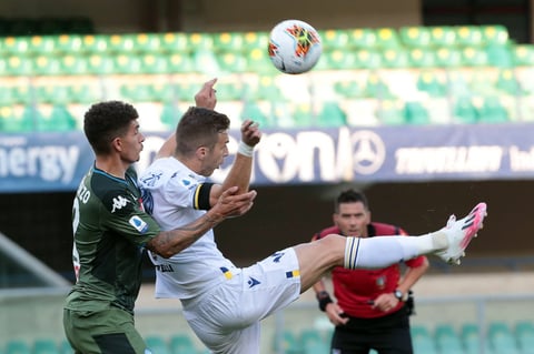 Napoli gana en la Serie A con gol del 'Chucky' Lozano