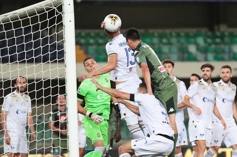 Napoli gana en la Serie A con gol del 'Chucky' Lozano
