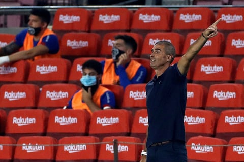 El Madrid tiene ventaja en el criterio de desempate. El Barcelona, que se resignó a un empate sin goles frente al Sevilla, le despejó a su acérrimo rival el camino a la coronación si es que no pierde puntos en lo que resta del torneo.