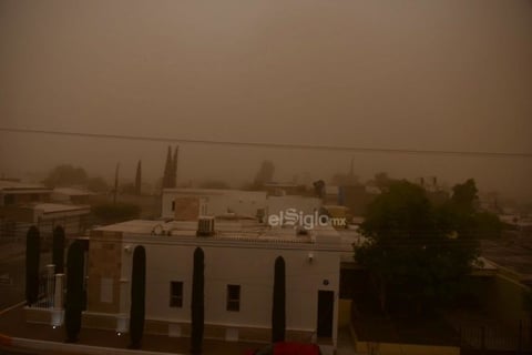 Las fuertes ráfagas de viento trajeron consigo tierra y polvo.
