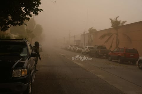 Varias colonias de Torreón fueron azotadas por la nube de polvo.