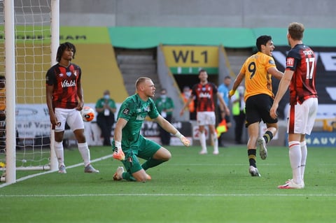 El mexicano sigue con su racha goleadora en la Premier League 