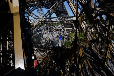 Torre Eiffel abre después de 104 días 