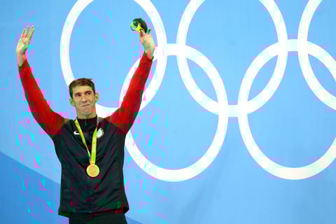 El máximo ganador de medallas de oro está cumpliendo 35 años de edad, tuvo que nadar contracorriente desde que era pequeño, cuando fue diagnosticado con Trastorno de Déficit de Atención con Hiperactividad (TDAH).
