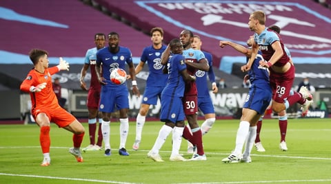 Leicester City y Chelsea pierden y complican su pase a Champions League en Inglaterra
