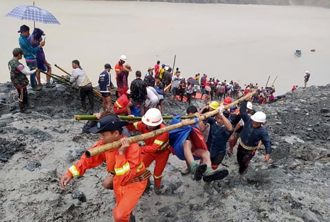Al menos 162 personas han muerto este jueves en un accidente en la mina de jade más grande del mundo en el norte de Birmania, lo que ha puesto de relieve las penosas condiciones de trabajo de los mineros en una industria que mueve ingentes cantidades de dinero y con una corrupción rampante.