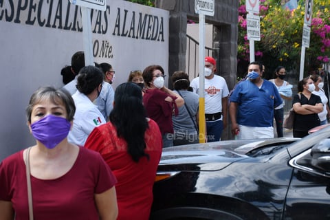 Sin embargo, el líder sindical pidió esta mañana a los medios de comunicación que se retiraran pues de ello dependía llegar a una negociación con las autoridades.