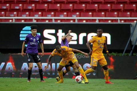 Mazatlán realizó su primer tiro al marco en el minuto 14, cuando Eduardo del Ángel tiró desde media distancia, sin embargo el argentino Nahuel Guzmán se estiró rumbo a poste izquierdo y detuvo a dos manos.