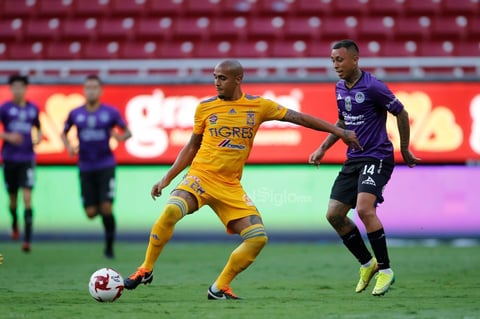 Aquino envió una pelota por derecha que el argentino Guido Pizarro buscó colocar en el poste derecho de Fraga, pero el arquero salvó a su escuadra.