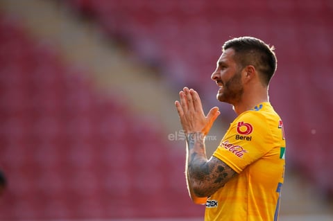 Gignac lo volvió a internar en el 37, al cobrar un tiro libre que se fue apenas desviado por el poste izquierdo de Fraga.