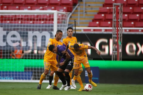 El Mazatlán volvió a generar ataque en el 72 con un centro en banda derecha de Mario Osuna que finalizó con un cabezazo al poste cortesía del venezolano Fernando Aristeguieta.
