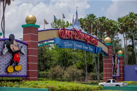 Los seguidores más acérrimos del mundo Disney con un pase anual pudieron acceder el jueves 9 de julio a los dos parques.