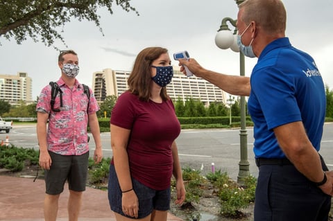 Florida es uno de los estados donde la COVID-19 está pegando con mas virulencia desde mediados de junio, con miles de casos nuevos a diario y un repunte de las muertes, un aumento de las hospitalizaciones y un mayor porcentaje de casos positivos en las pruebas.