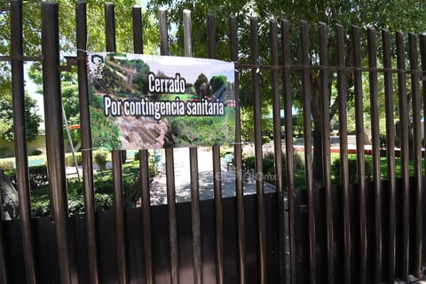 Cierran acceso. El Parque Fundadores es un espacio muy concurrido por las familias laguneras, pero al no ser considerado para actividades esenciales, las autoridades decidieron cerrar el acceso como parte de las medidas de prevención por la pandemia.