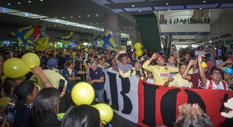El Club América no se quedó atrás. 'Feliz cumpleaños, Mándele su felicitación a Memo'.