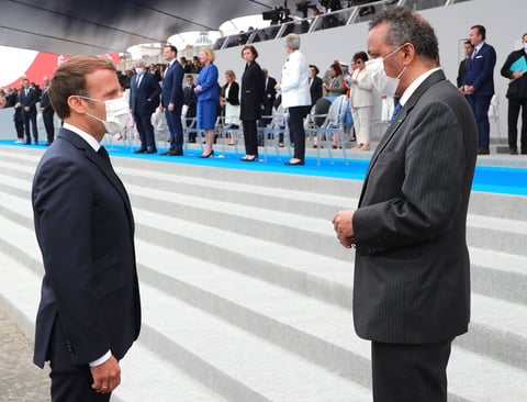 El presidente Emmanuel Macron encabeza los oficios.