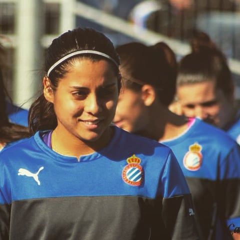 La defensa llega con una amplia trayectoria en el futbol europeo 