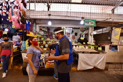 Piden evitar salir a 'pasear' en comercios que han reabierto en Torreón