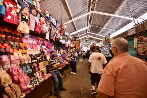 Piden evitar salir a 'pasear' en comercios que han reabierto en Torreón