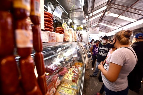 Piden evitar salir a 'pasear' en comercios que han reabierto en Torreón