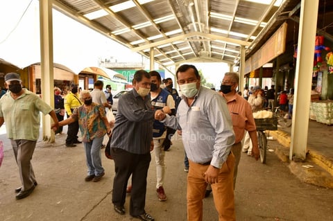 Piden evitar salir a 'pasear' en comercios que han reabierto en Torreón