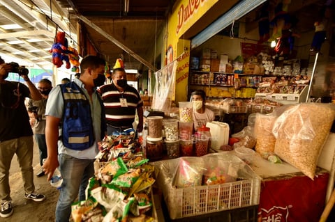 Piden evitar salir a 'pasear' en comercios que han reabierto en Torreón