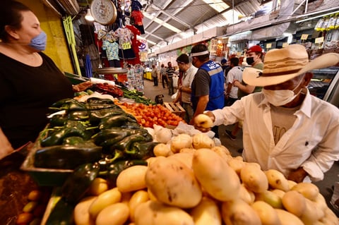 Piden evitar salir a 'pasear' en comercios que han reabierto en Torreón