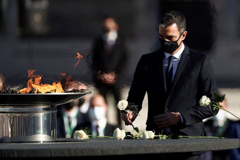 Se encendió un pebetero en su memoria.