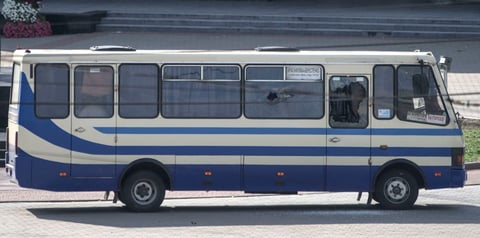 Hombre toma rehenes en autobús en Ucrania.