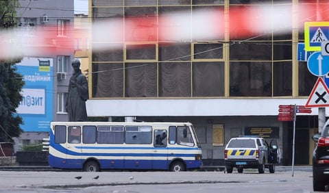 El secuestrador lanzó primero una granada y posteriormente disparó varias veces contra un dron del SBU y luego lanzó presumiblemente un petardo.