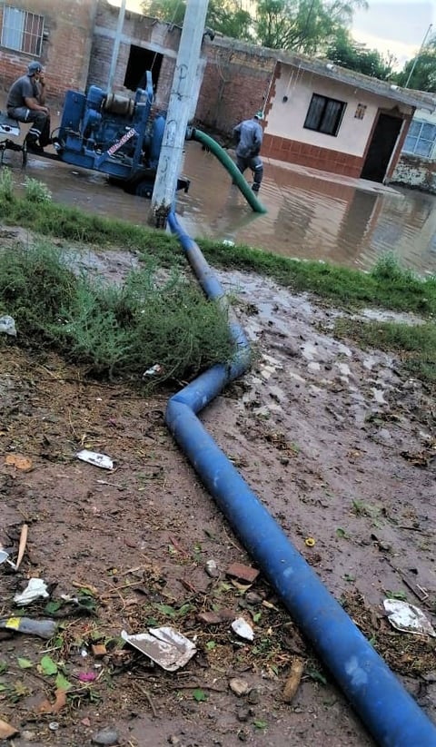 Hasta el momento se continúa sin tener energía eléctrica en un 70% de la cabecera municipal y algunos ejidos, la CFE ya trabaja en restablecerla.