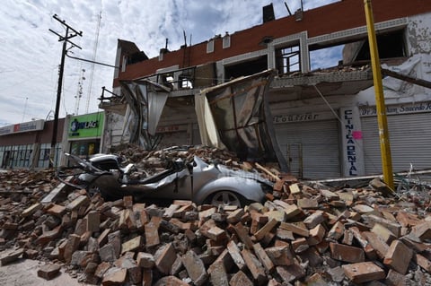 Una fuerte tromba que duró aproximadamente 40 minutos en el municipio de San Pedro de las Colonias dejó hasta el momento más de 300 casas afectadas, así como una persona sin vida y otra no localizada.