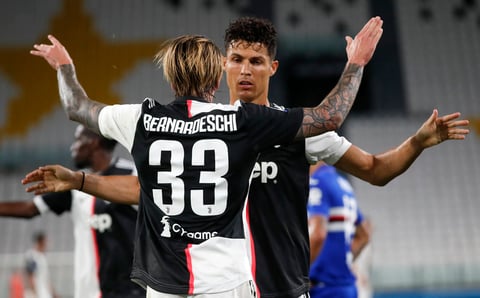 Cristiano rompió la igualdad en el séptimo minuto de tiempo añadido de la primera mitad al rematar una buena asistencia del bosnio Miralem Pjanic y propició el segundo gol, firmado en el 67 por Federico Bernardeschi.