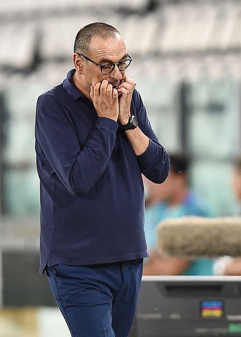En la zona baja de la clasificación, se complicó casi definitivamente la situación del Lecce, antepenúltimo, que perdió 3-2 en el campo del Bolonia, con gol decisivo en el 94, y se quedó a cuatro puntos del Génova, que marca los puestos de salvación.