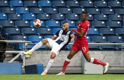 Los Rayados se acercaron con par de disparos de Funes Mori, quien en el minuto 20 aceptó un servicio del colombiano Avilés Hurtado y convirtió con un golpe cruzado de pierna derecha en un momento de desorden de la defensa de los visitantes.