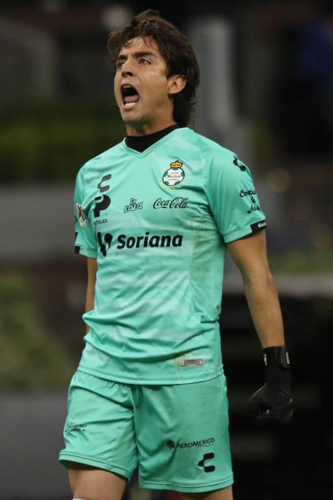 Fue inevitable tocar el tema del cancerbero procedente de los Xolos de Tijuana, Gibrán Lajud, con quién Carlos se disputa la titularidad en el torneo Guardianes 2020 de la Liga MX.