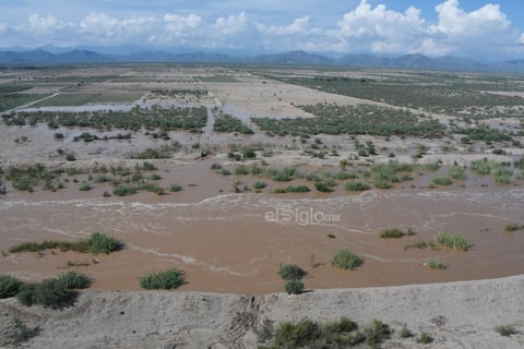 Desde una perspectiva área se pudo observar el paso del río por su cauce natural, como efecto de las recientes precipitaciones, por lo que se activaron las medidas de emergencia por parte de las autoridades.