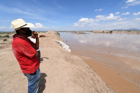 Pobladores de las diferentes comunidades de Viesca y Matamoros recordaron las recientes avenidas del río, algunas de peligro que los hizo dejar sus hogares, pero ahora dicen que no se saldrían al temor de robos.