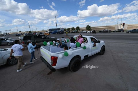 Aficionados apoyan a Santos Laguna


 Los aficionados realizan caravana para apoyar a Santos Laguna